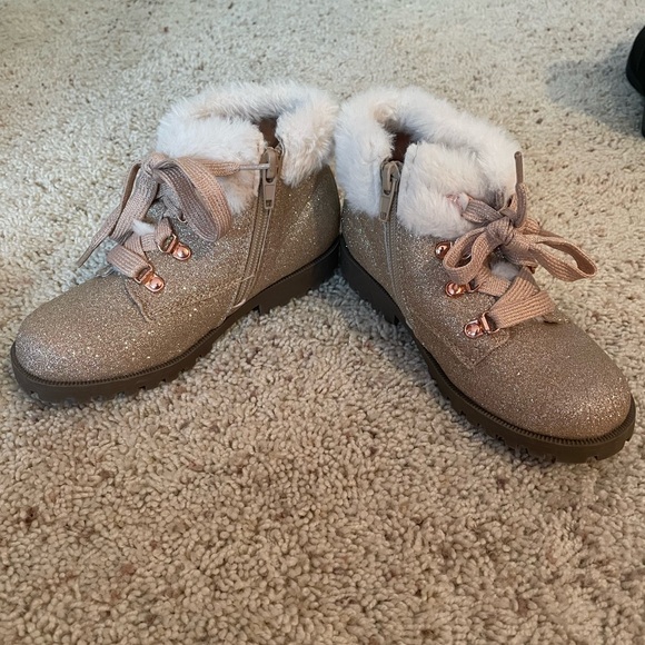 Olive & Edie - Gold Boots - Picture 3 of 5